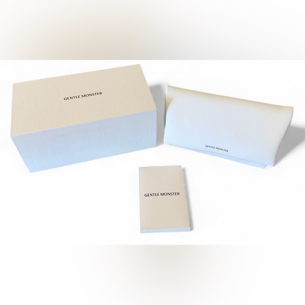 Gentle Monster White Glasses Case, box and soft cloth.
